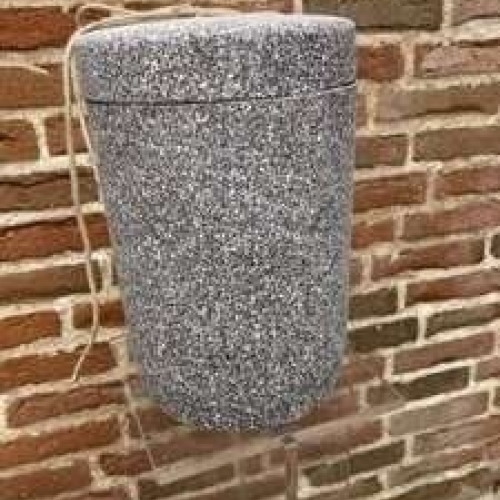 Grå urne i stenlook med snorelukning