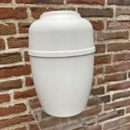 Hvid klassisk urne i enkelt design