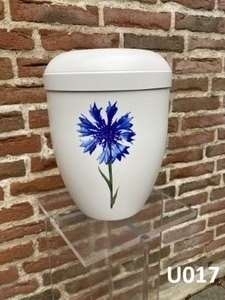 Hvid urne med motiv af blå blomst