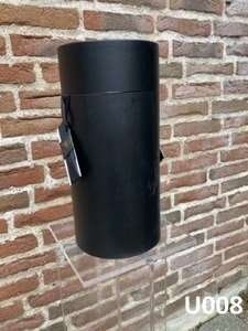 Sort cylinderformet urne i moderne design